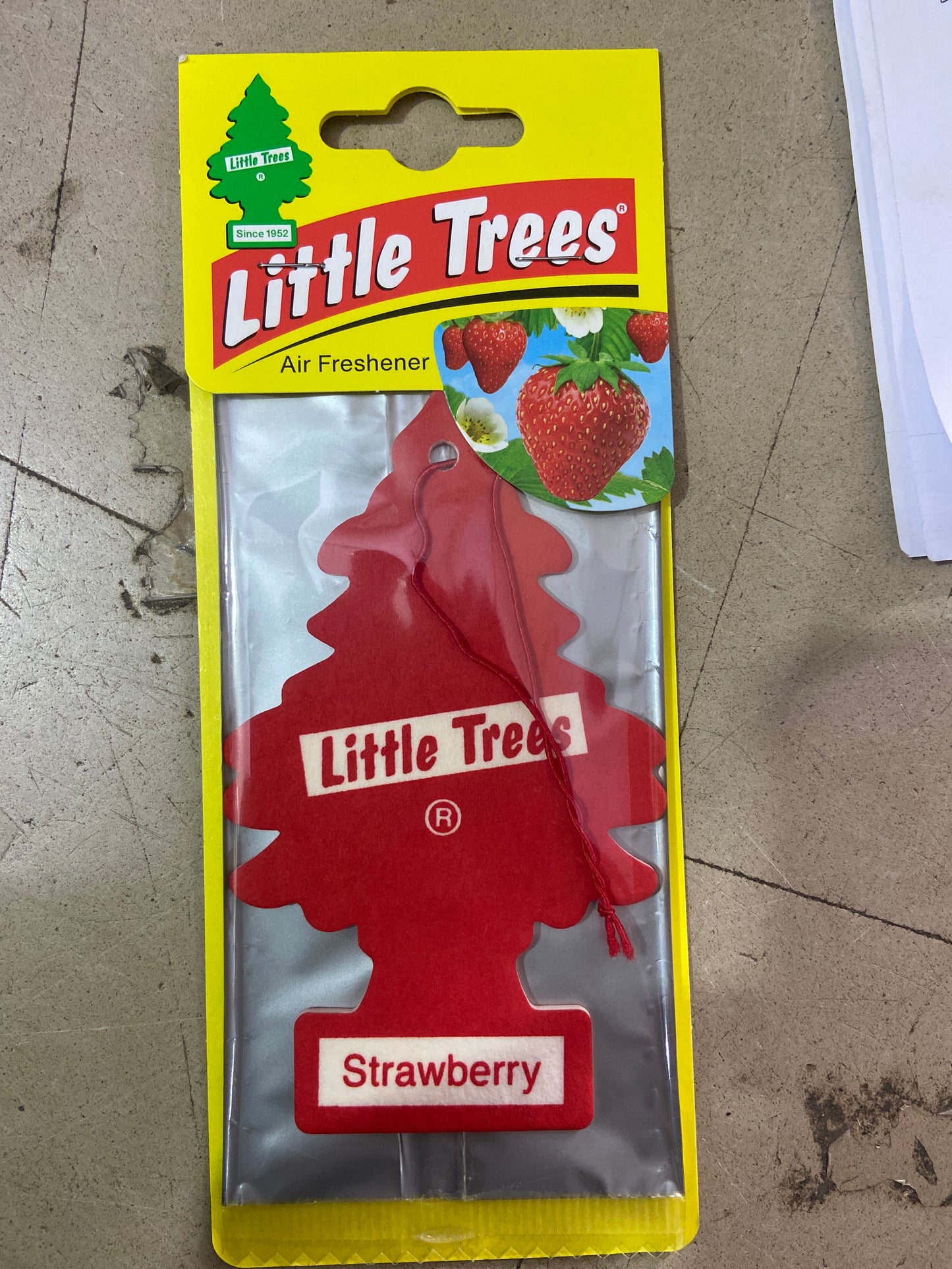 LITTLE TREES AIR FRESHENER STRAWBERRY