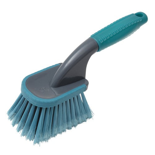Nettoyez vos jantes sans effort avec notre brosse à jantes à manche court.