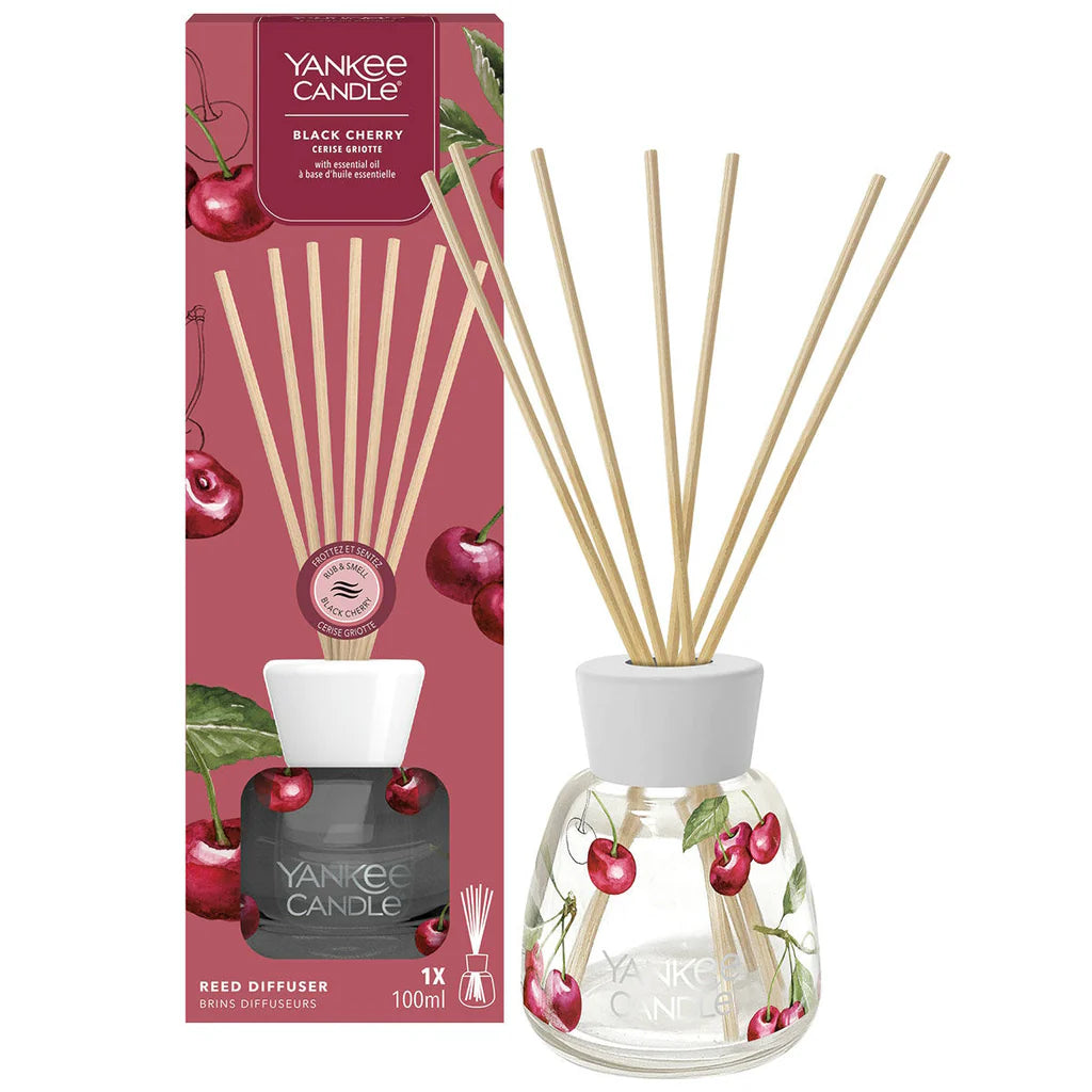 Sublimez votre espace avec notre diffuseur à bâtonnets Cerise Noire, une senteur luxueuse