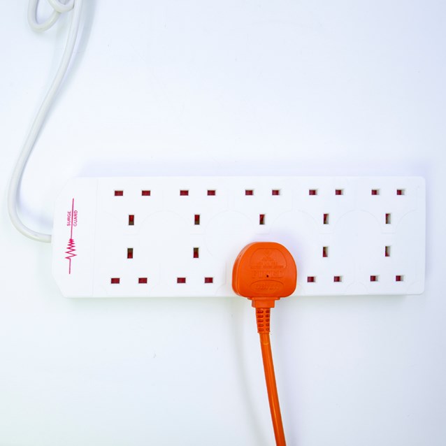 Multiprise parasurtenseur 10 prises de 2m - 13A