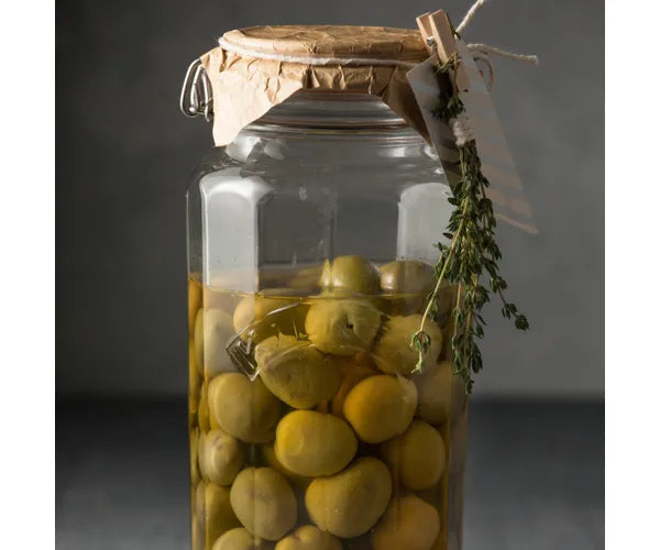 Bocal élégant à couvercle à clip à facettes 1,8 L : La solution de rangement parfaite.