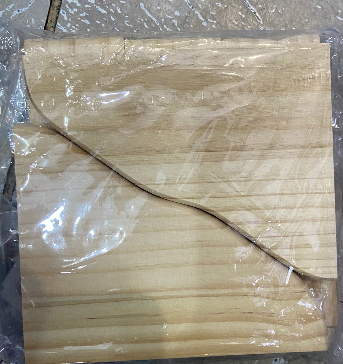 ÉTAGÈRE EN BOIS