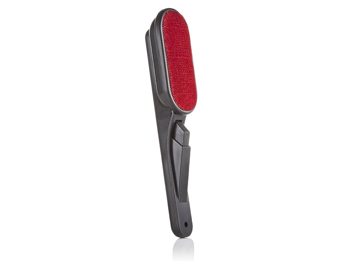 Boîte à couture et brosse à vêtements