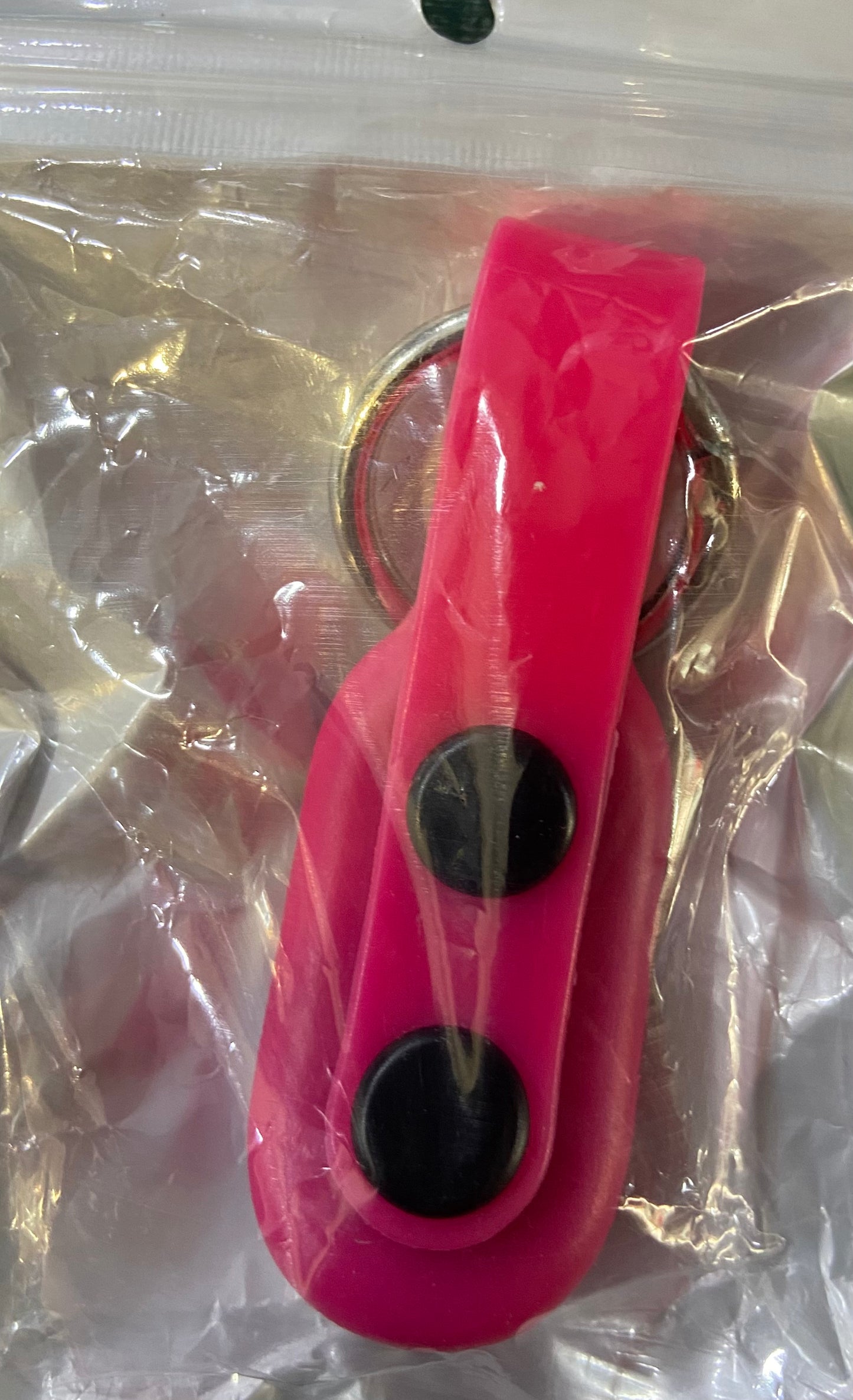 MCM POP PUCK CAPS ATTACHE rose amusant aimant