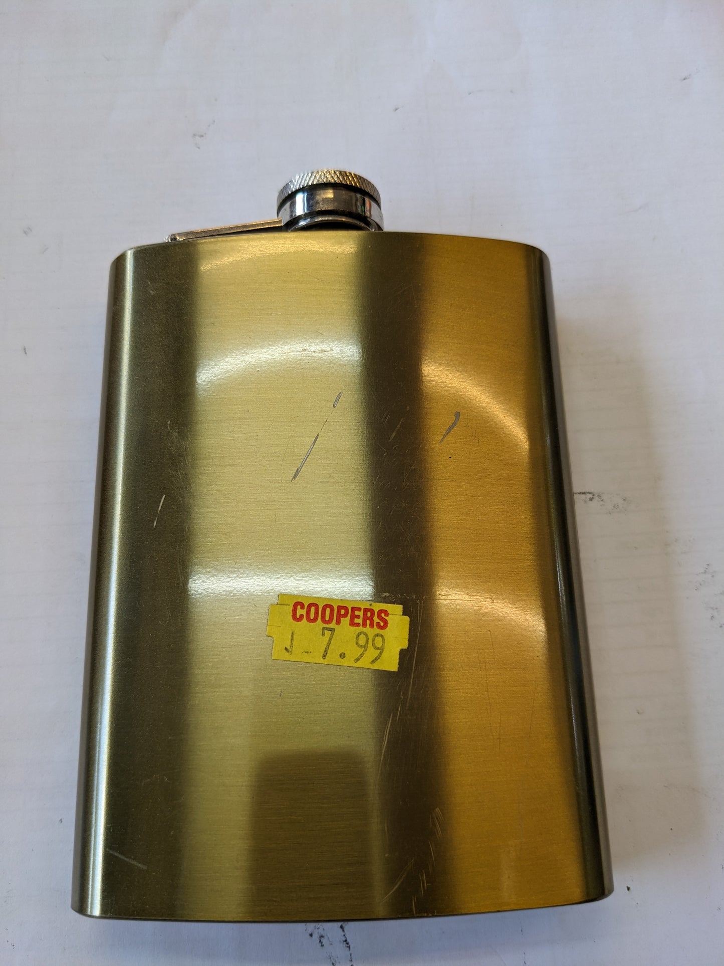 Flasque à alcool dorée