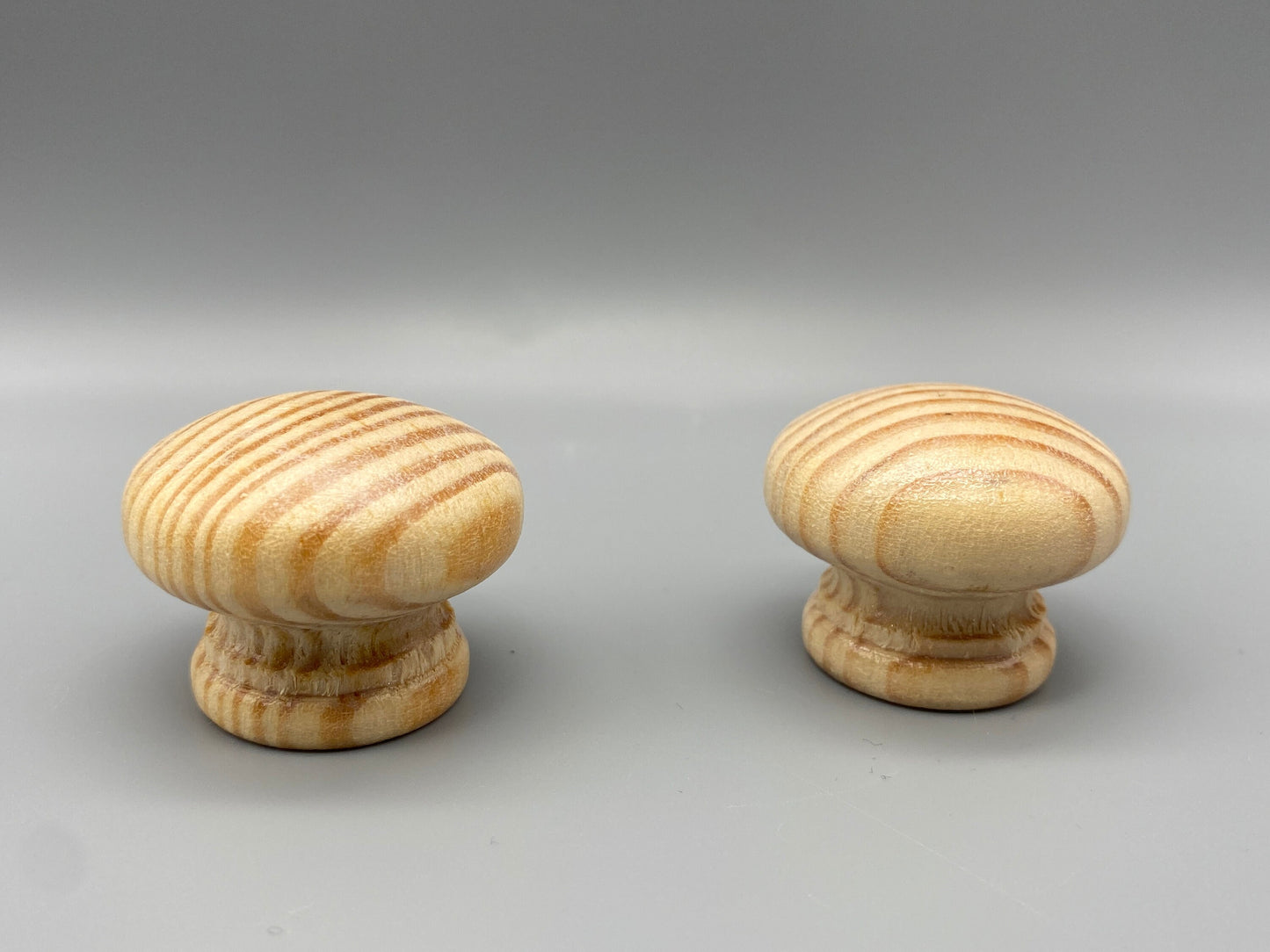 Boutons de porte en pin, non vernis 25 mm (1"), percés pour vis à bois/tirefond