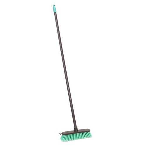 Nettoyage sans effort avec la brosse à balai coudée à poils doux – Turquoise.