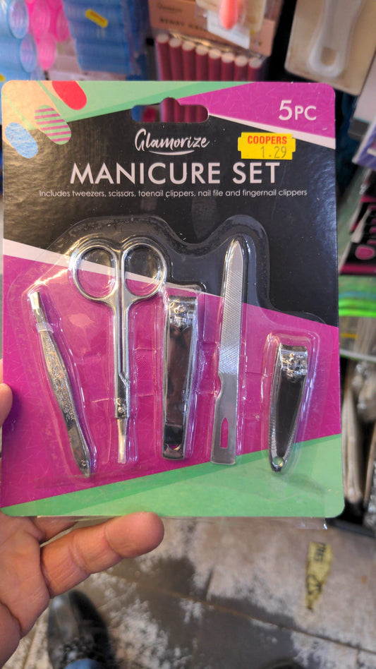 Perfect Nails with Our Deluxe Manicure Set