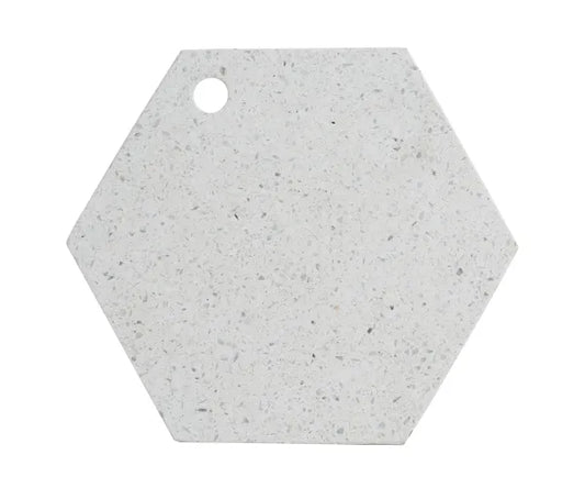 Découvrez l'élégante planche de service hexagonale en terrazzo d'Elements.
