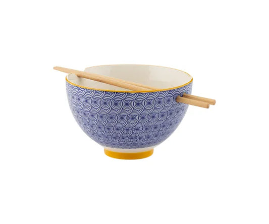 the Exquisite World Foods 16cm Noodle Bowl With Chopsticks - Perfect for International Cuisine.