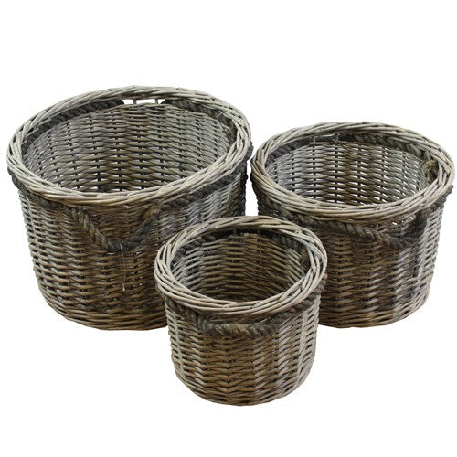 Organisez avec style grâce à ce lot de trois paniers de rangement ronds en osier épais - Gris délavé.
