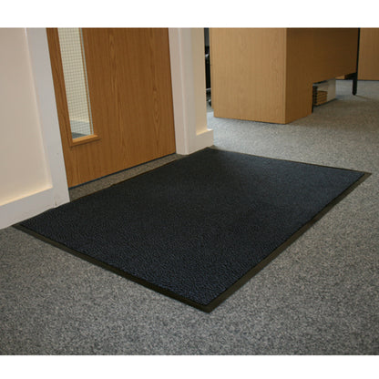 Sublimez votre entrée avec le tapis barrière Commodore bleu/noir 80x120cm | Gardez vos sols propres et élégants.