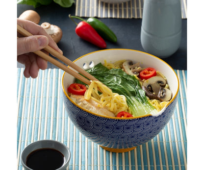 Le bol à nouilles de 16 cm Exquisite World Foods avec baguettes – Idéal pour la cuisine internationale.