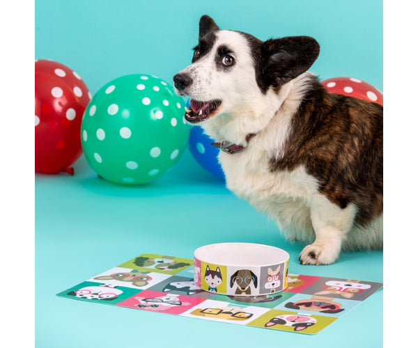 Évitez le désordre avec notre set de table pour chien Pawtrait.