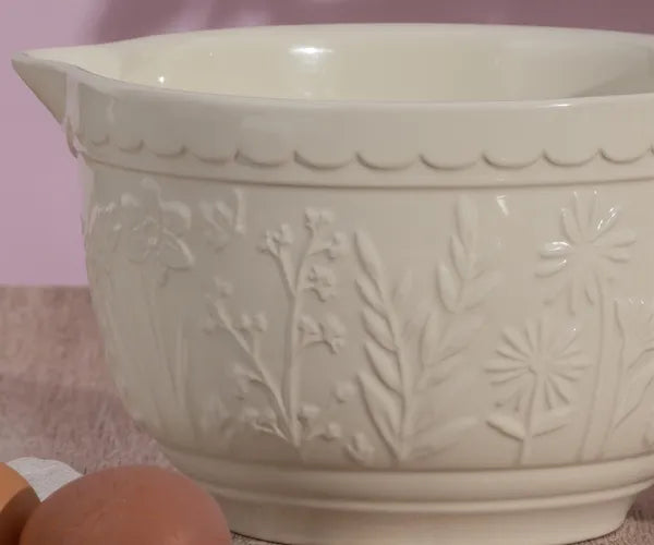 Le Charme Rustique : Bol Mélangeur Dans Le Pré | Parfait pour Cuisiner et Servir.