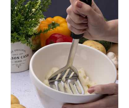 Améliorez vos ustensiles de cuisine avec notre presse-purée Essentials en acier inoxydable.