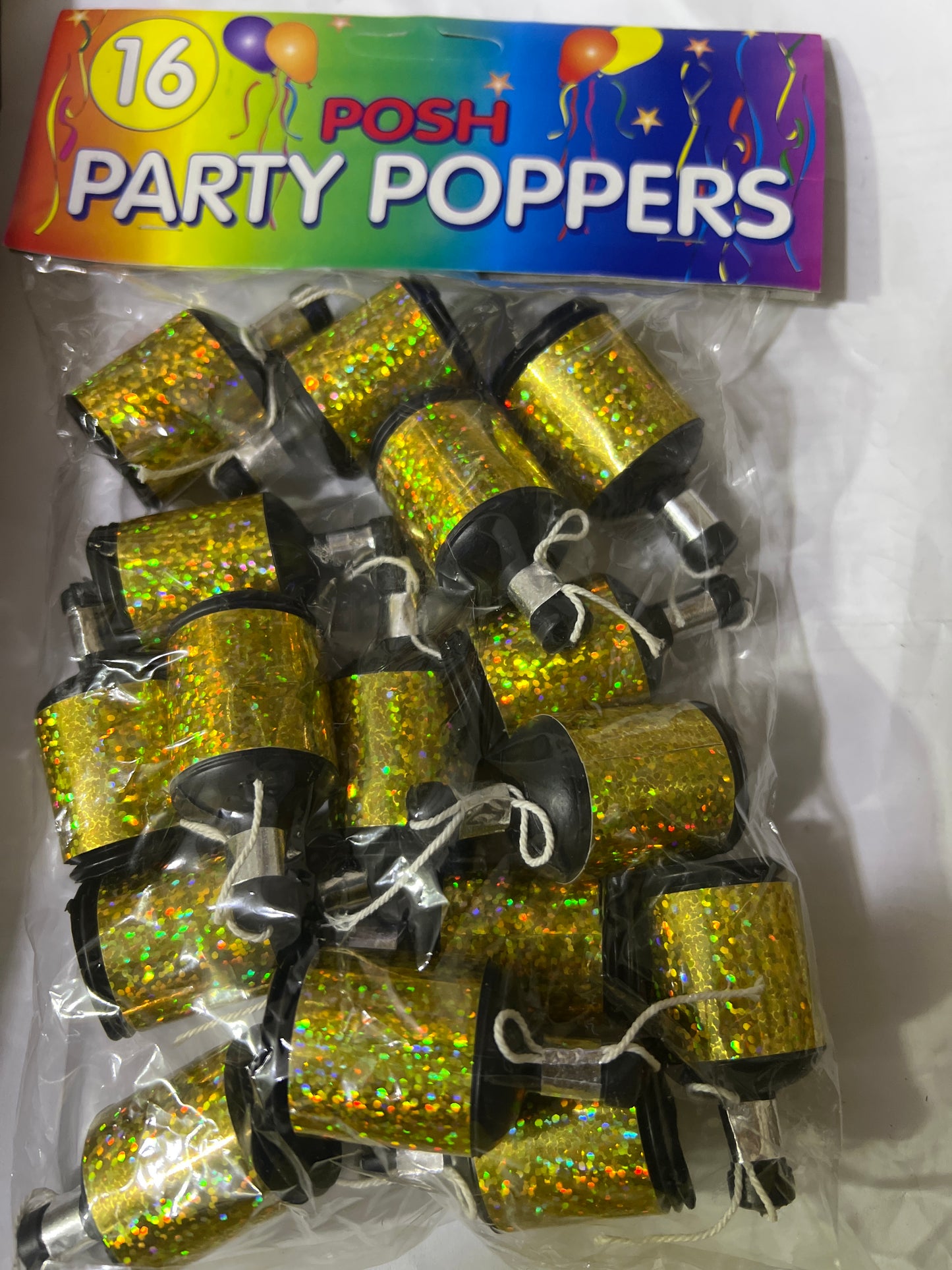 16 party poppers gold