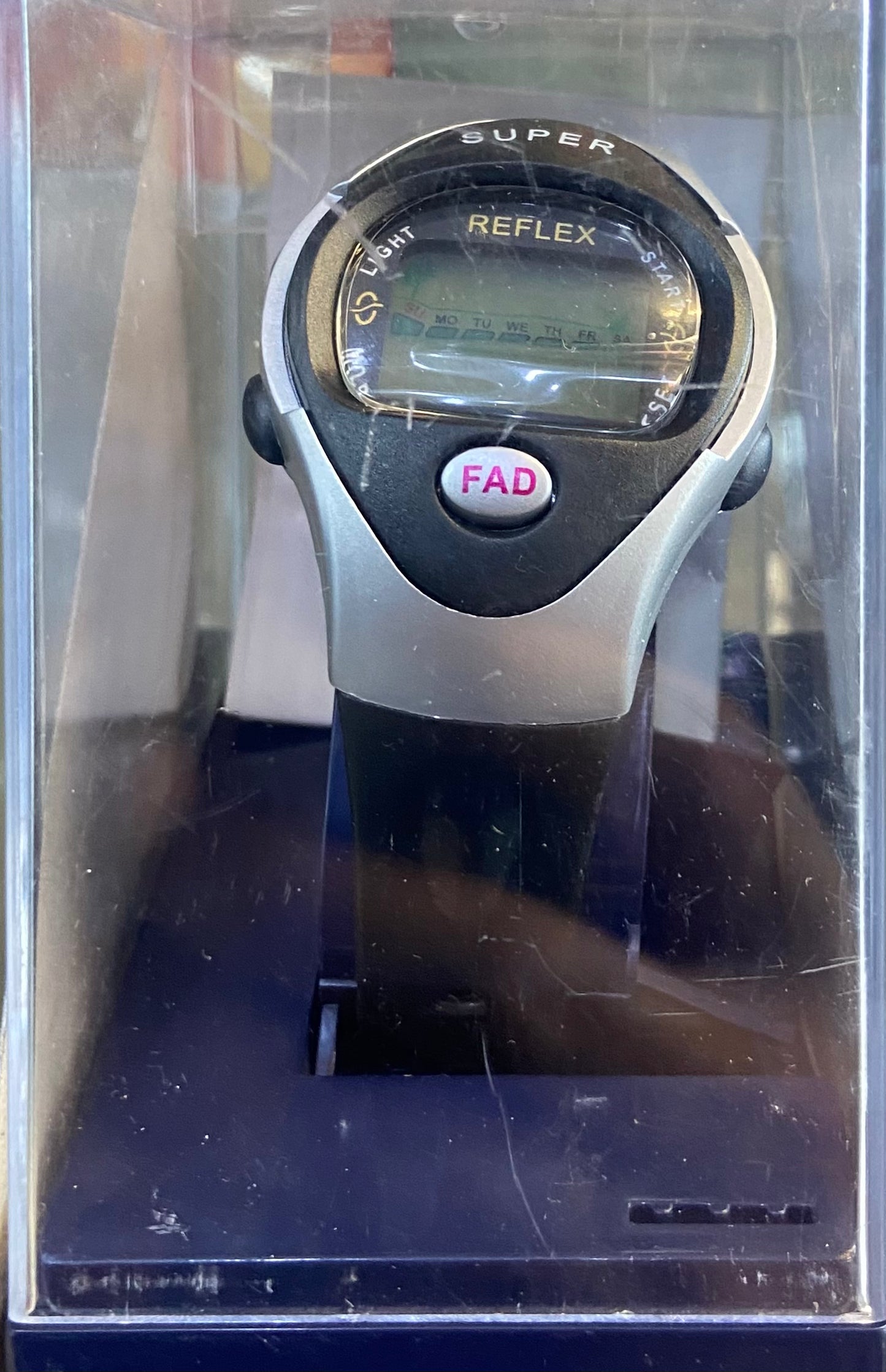 MONTRE LCD MULTIFONCTION REFLEX