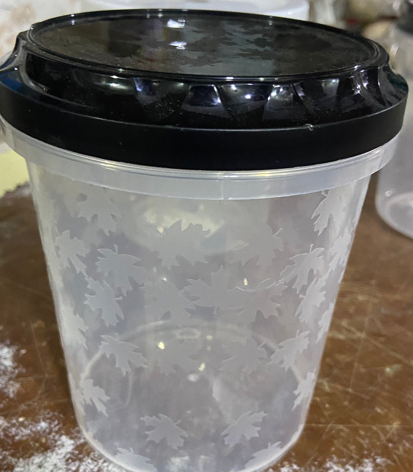 CONTENANT EN PLASTIQUE