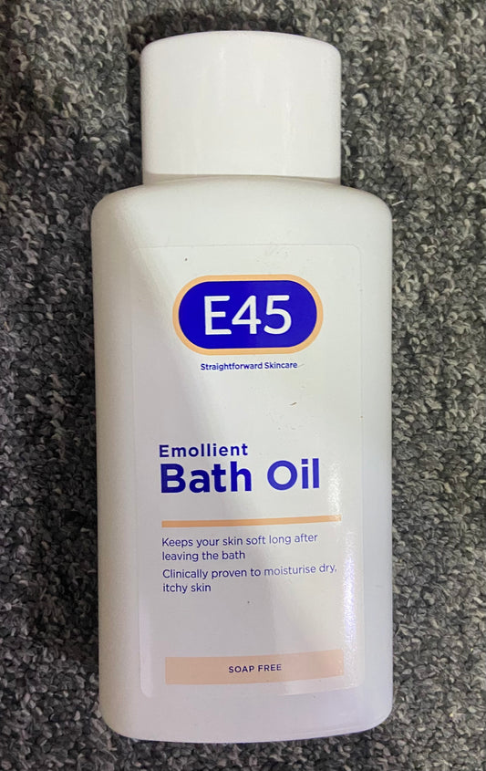 E45 Emollient Bath Oil to Moisturise Dry Skin and Gently Cleanse - 500ml