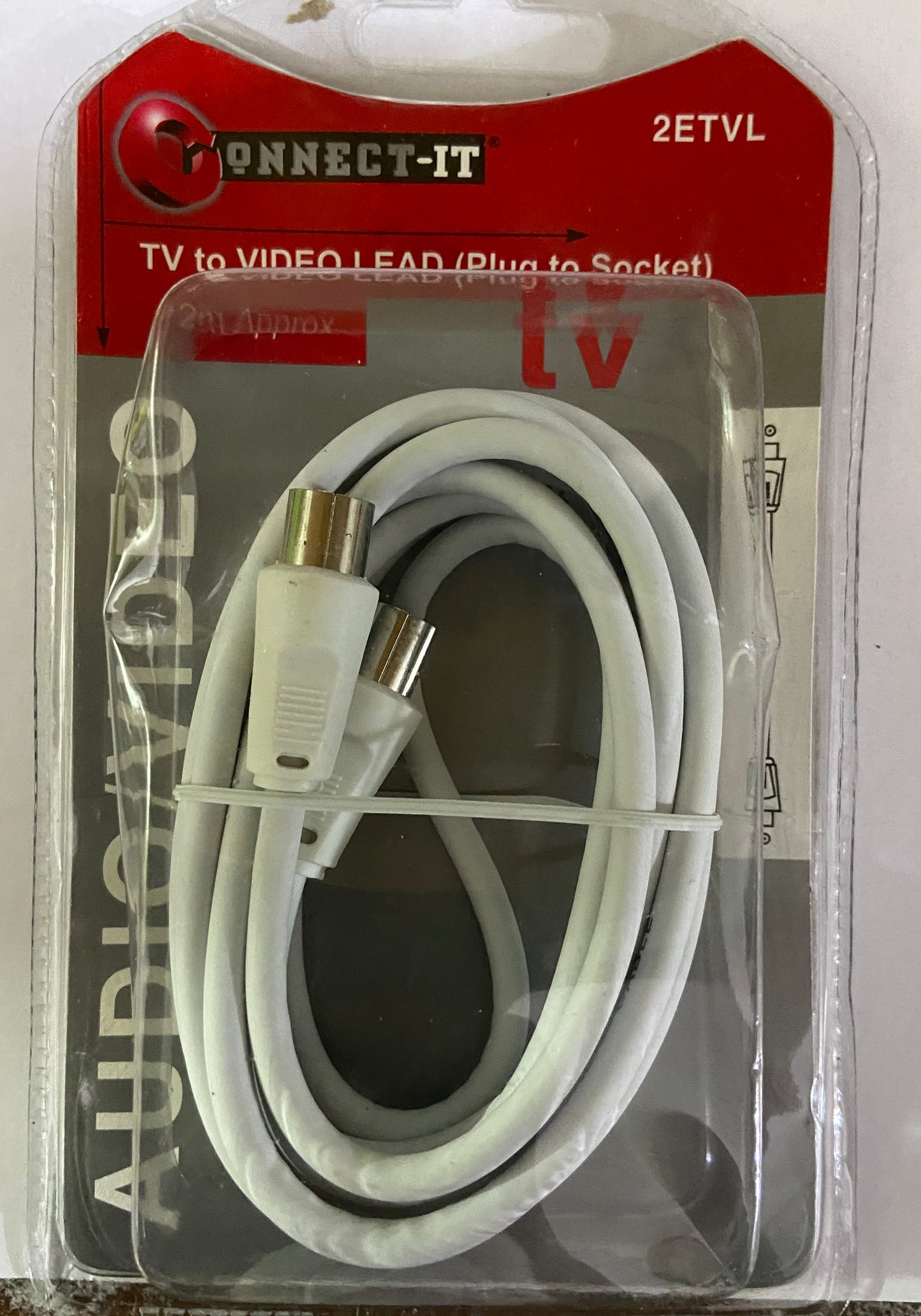 Câble audio/vidéo TV vers vidéo (fiche vers prise) 2m