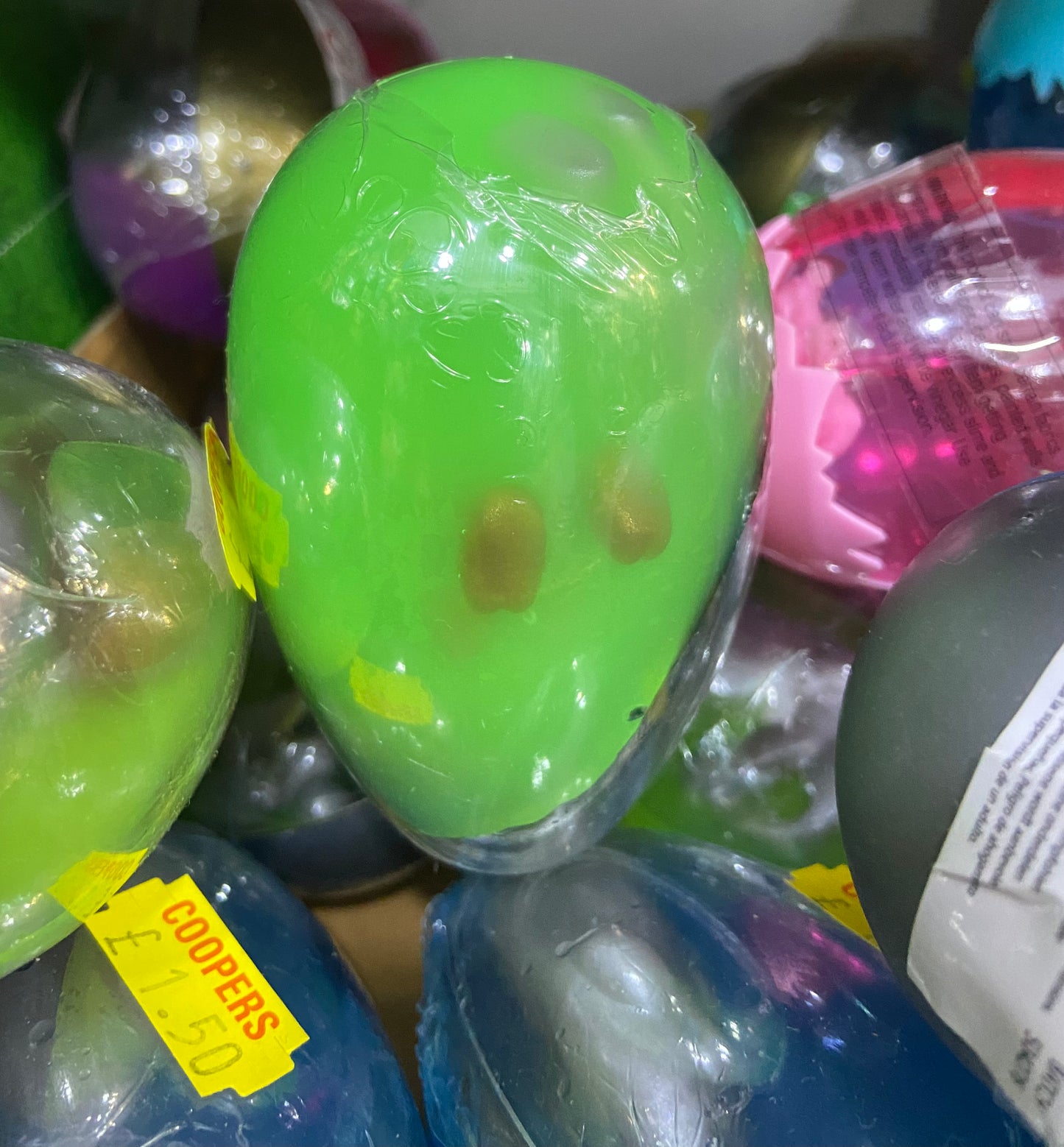 ALIEN EGG WITH BABY