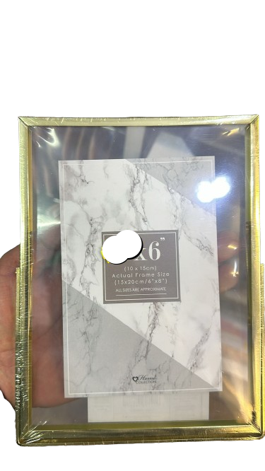 Gold edge 4" X 6" Photo Frame