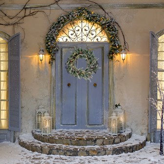 The Christmas Workshop Premium 60cm Pre-Lit Christmas Wreath / Indoor or Outdoor Use / 35 Warm White LED Lights