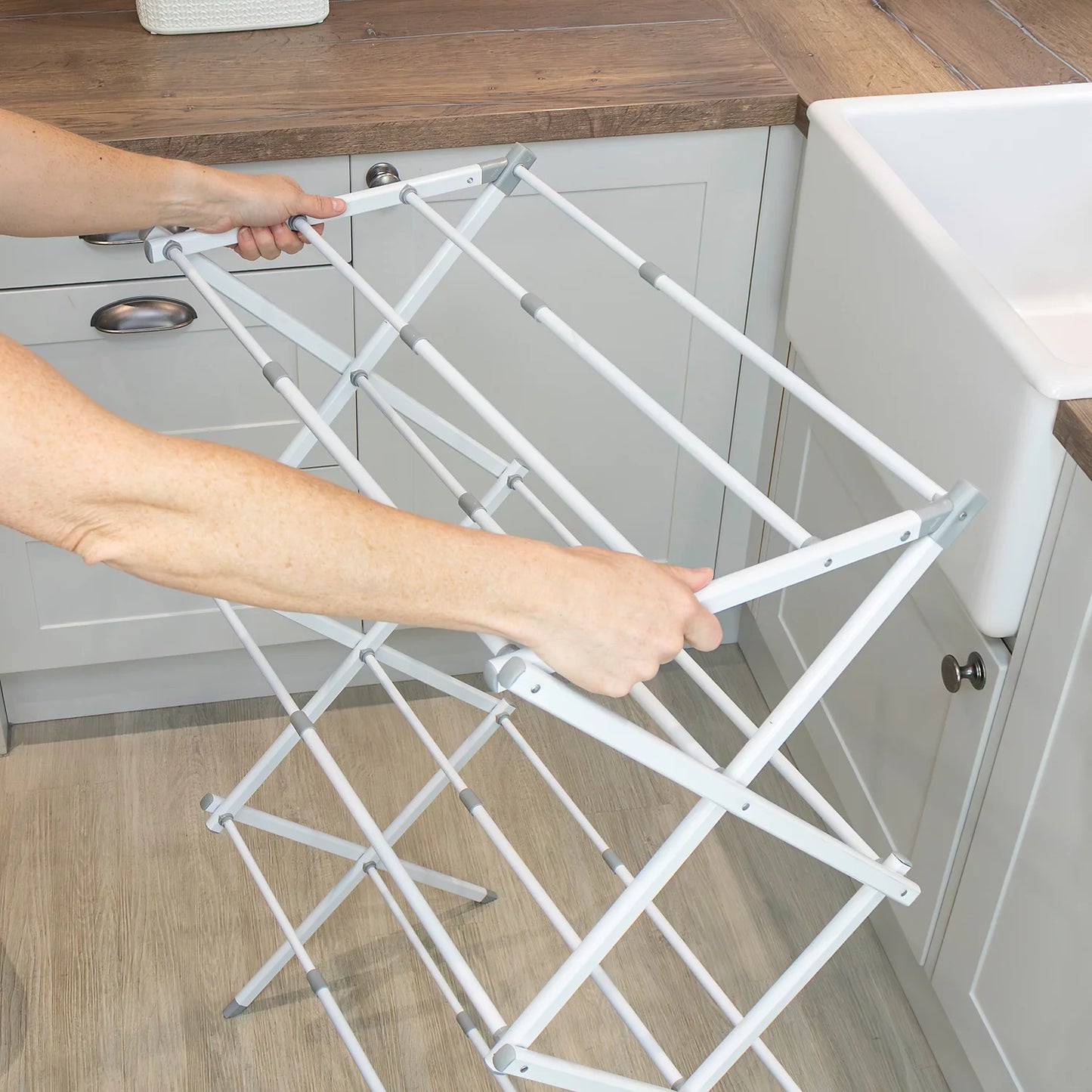 JVL Extendable 3 Tier Concertina Clothes Airer, White