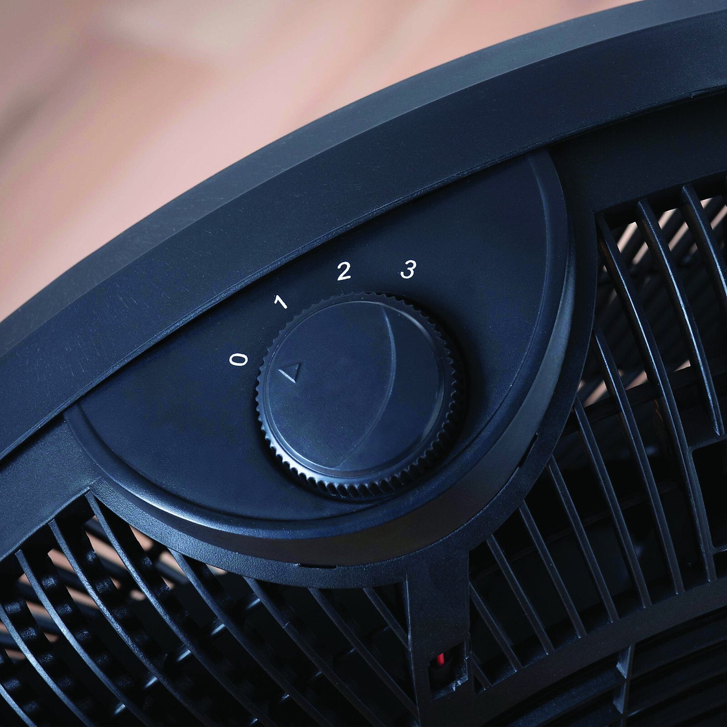 Daewoo 20 inch High-Velocity Free Standing Floor Fan with 3-Speed Quiet Cooling Tilt-Adjust for Home Garage & Workshop