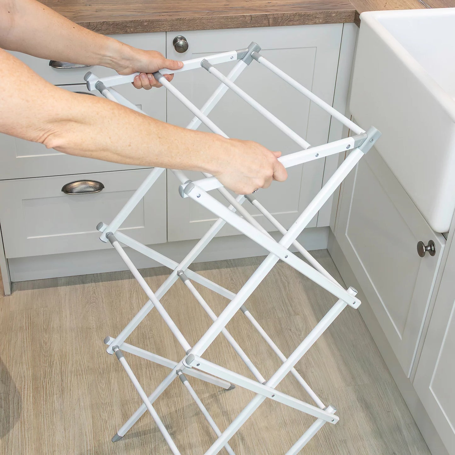 JVL Extendable 3 Tier Concertina Clothes Airer, White