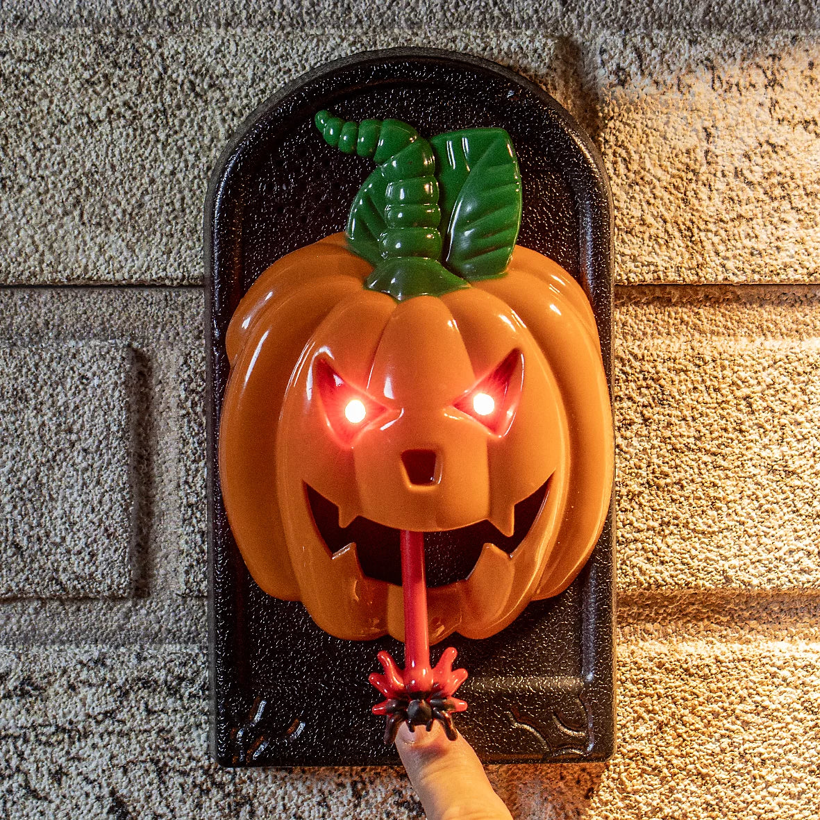 Global Gizmos Halloween Doorbell Decoration / Pumpkin Design / Glowing LED and Spooky Sound Effects
