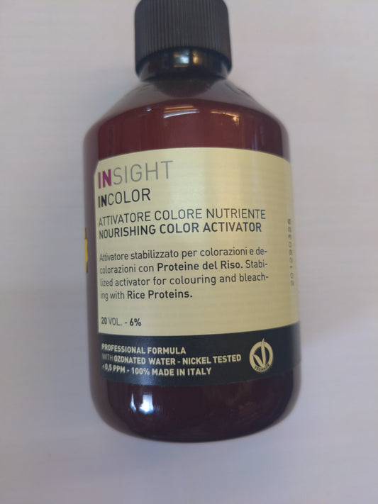 Insight Activateur de Couleur Nourrissant 6%, 20vol