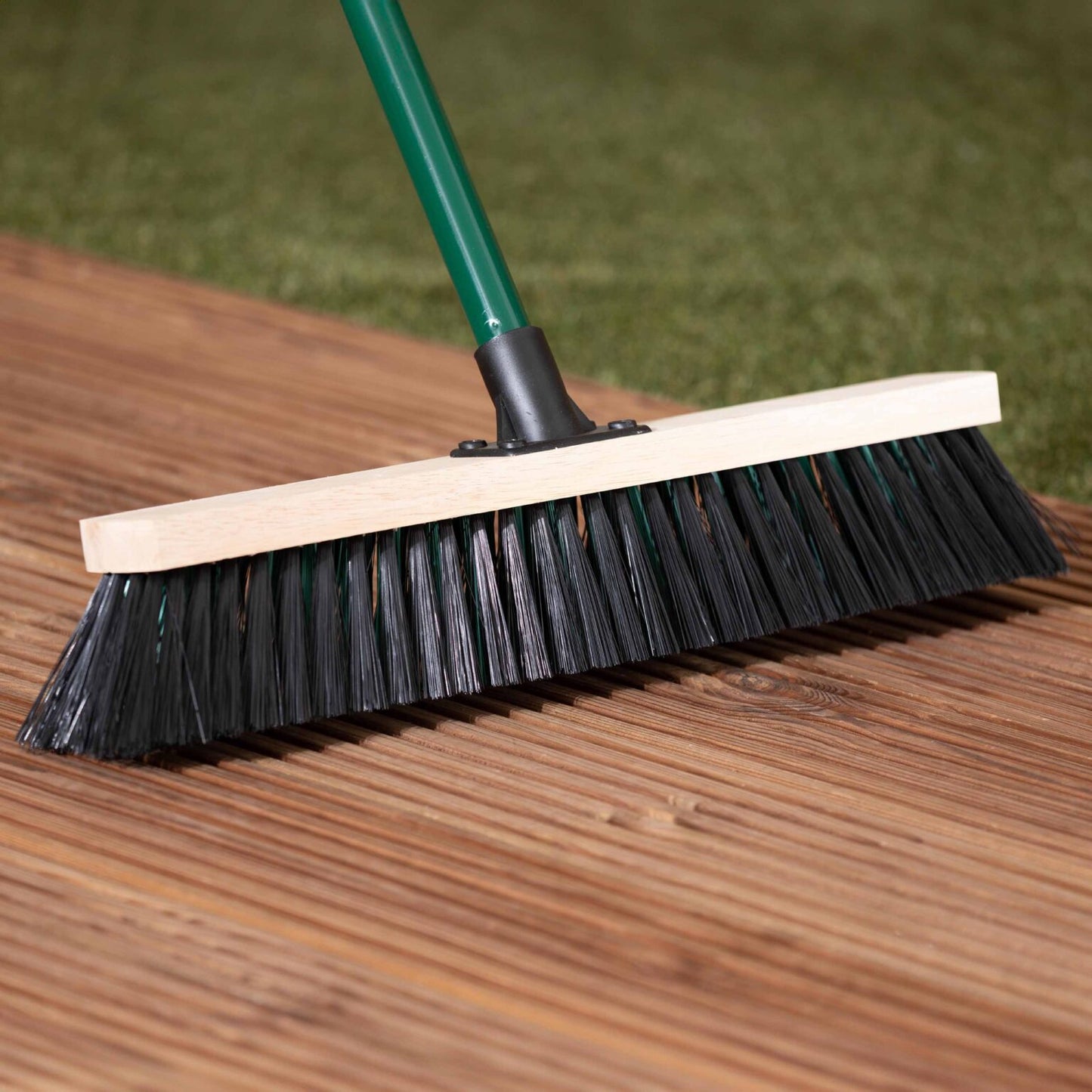Betterware 18” broom head & 137cm handle FSC 100%
