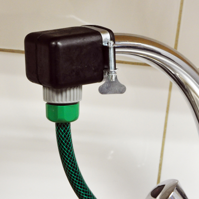 KINGFISHER GARDEN MIXER TAP CONNECTOR